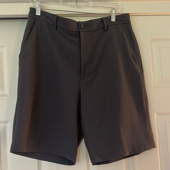 Tommy Armoir Other - Tommy Armour Grey Men’s Golf Shorts with Knee-Length Style